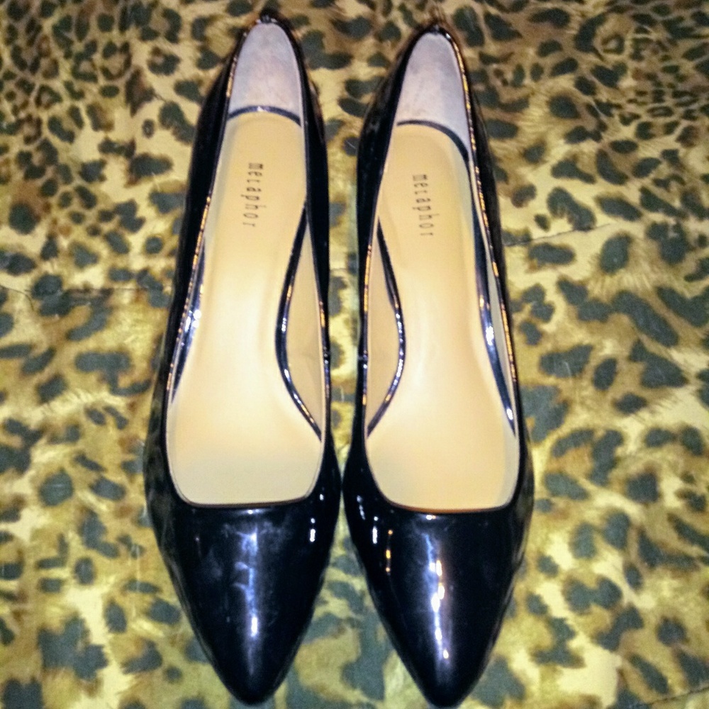 Metaphor Patent Leather pumps